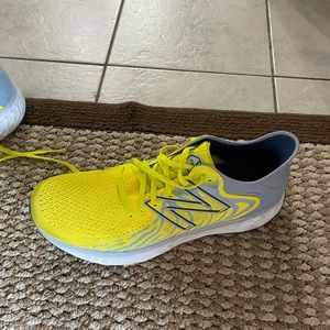 Awesome new balance sneakers, worn one time, doesn’t fit my orthotics